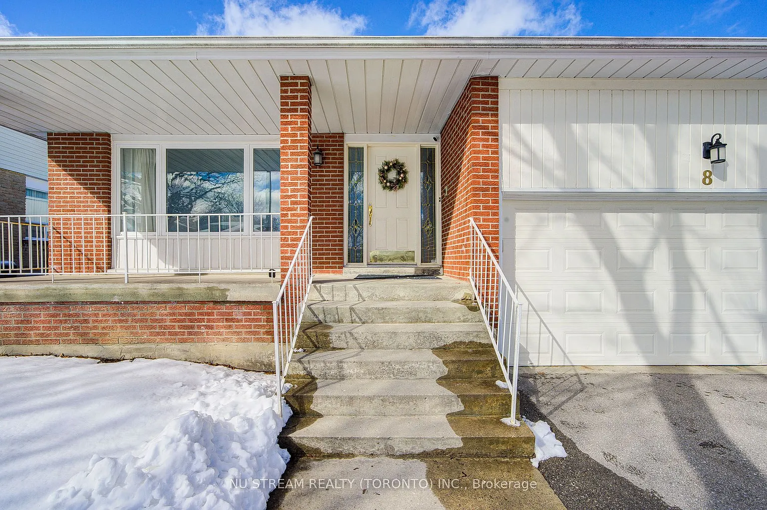 8 Hemingway Cres photo 1