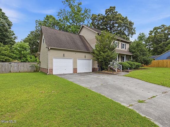 2nd image of 106 Broken Oak Court