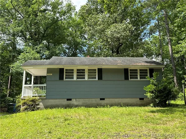 1141 Acorn St, Fayetteville, NC 28303