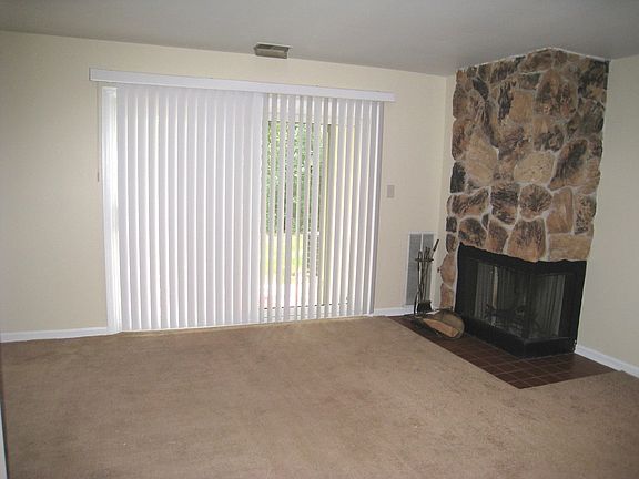 3rd image of 1228 Knottingham Ct APT 1B