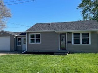 1709 N 2nd Ave E, Newton, IA 50208