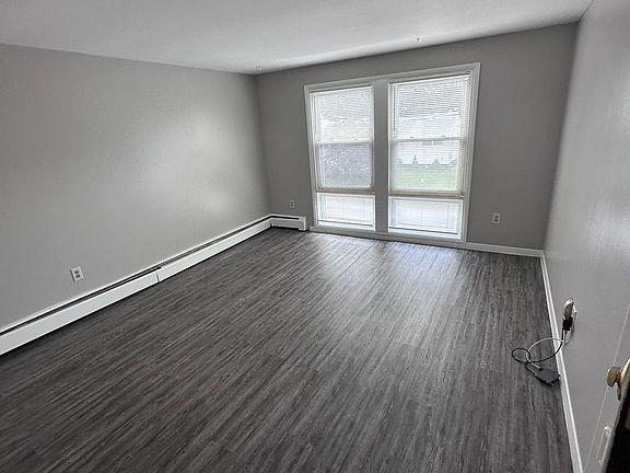 3rd image of 358-362 Edwards Ave N #358-04