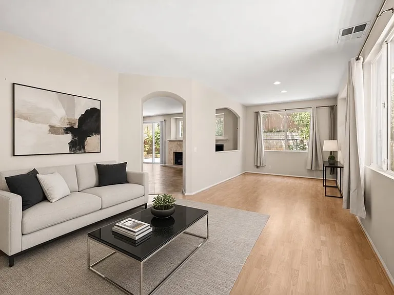 477 Fallbrook Ave — Photo 3