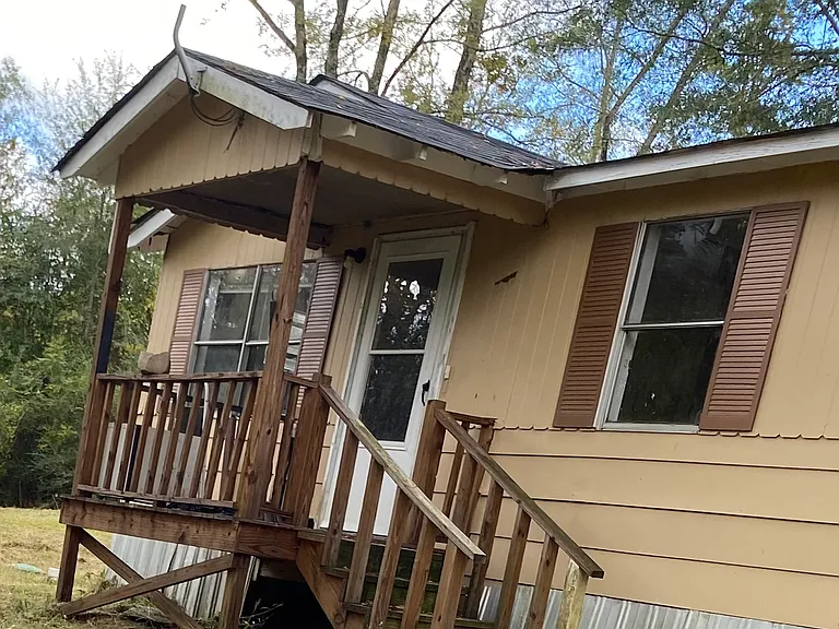 425 Ross Rd — Photo 1