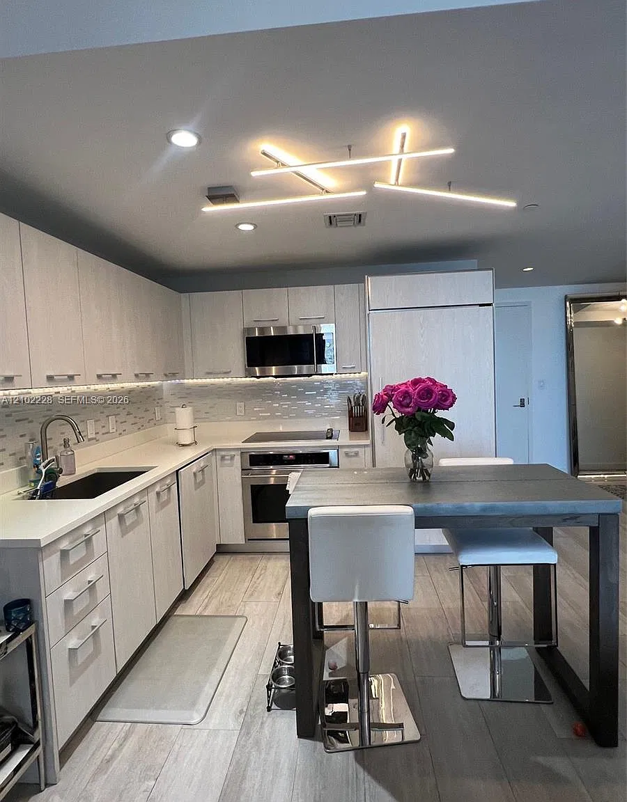 Brickell Heights East Con — Photo 4