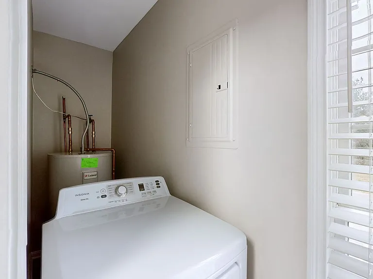 101 Manor Ave — Photo 17
