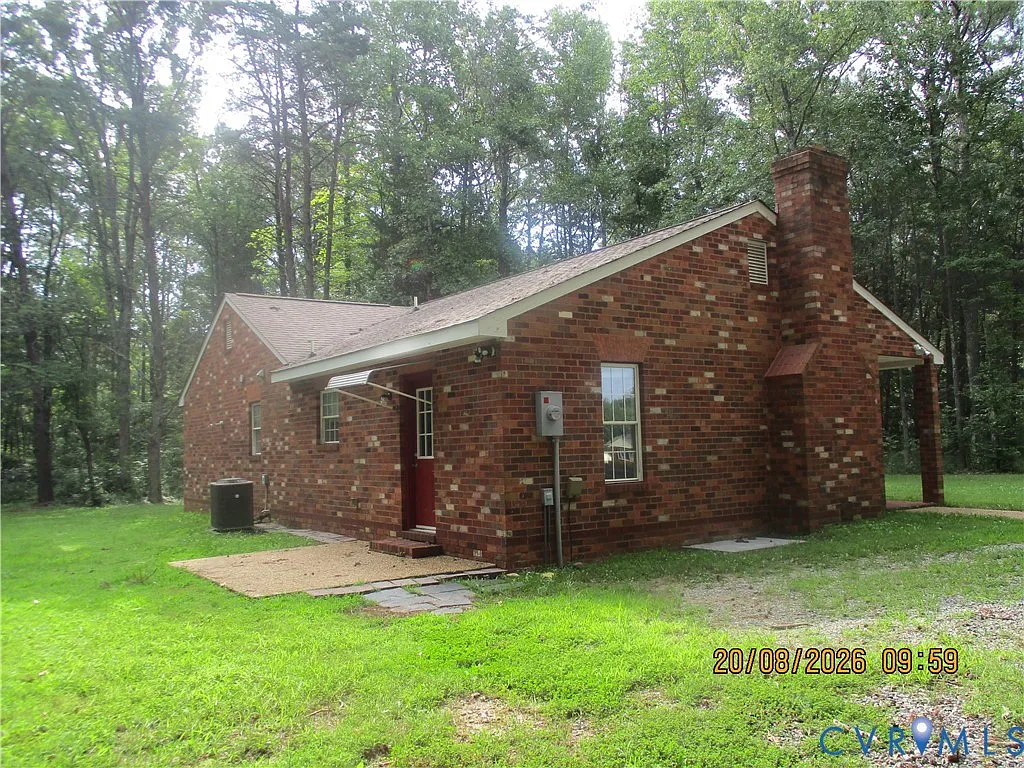 3 bed, 2.0 bath, 1340 sqft, $1,900 — Photo 2