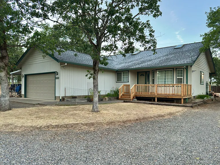 350 Walnut Ln — Photo 2