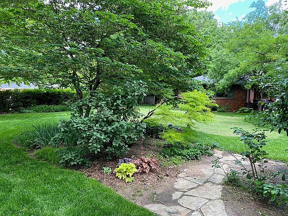4th image of 2432 Osborne Dr