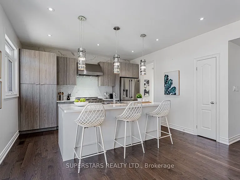 11 Empire Dr — Photo 14