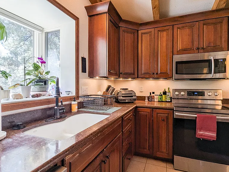 841 Lakeshore Dr — Photo 14