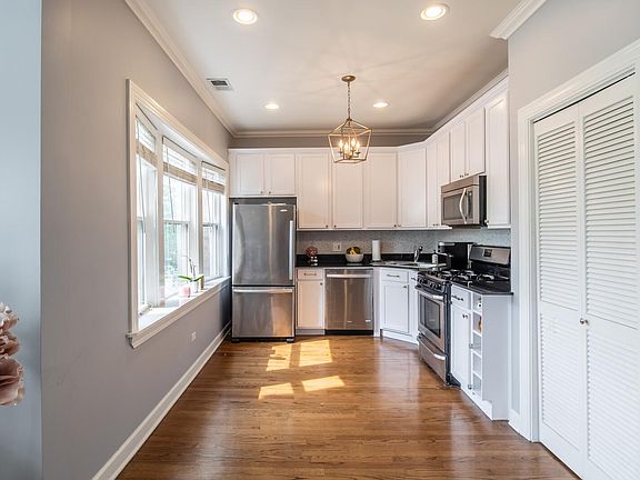 2nd image of 4045 N Southport Ave #2