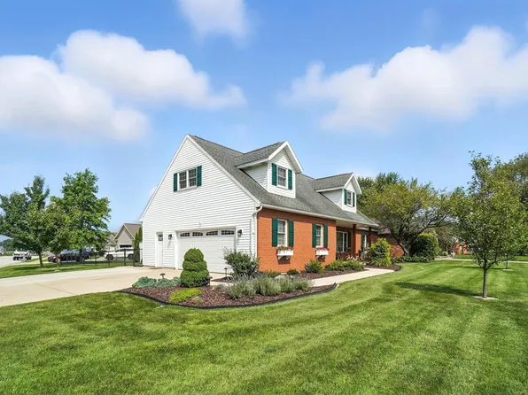 701 Warren Dr, Wapakoneta, OH 45895