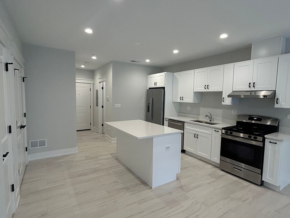 1st image of 6615 N Milwaukee Ave #3