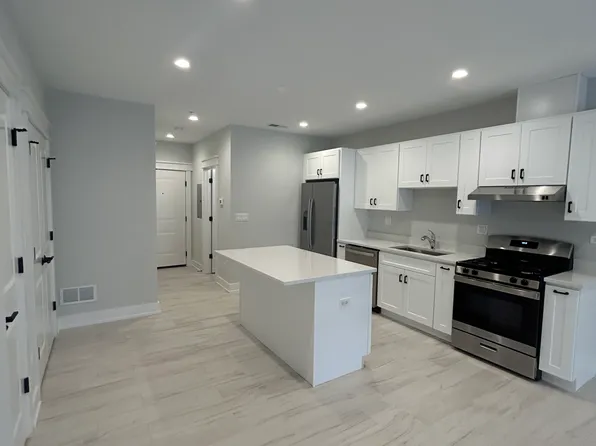 6615 N Milwaukee Ave #3, Niles, IL 60714