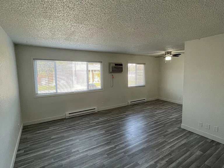 1309 E Sylvan Cir #6 — Photo 10