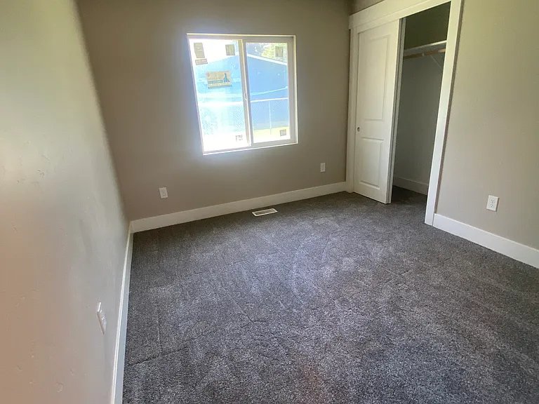 6768 S San Bruno Ave — Photo 8
