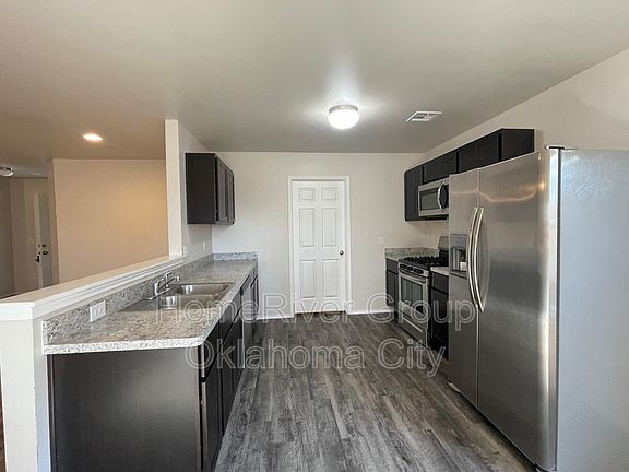 4th image of 5323 Nicole Dr