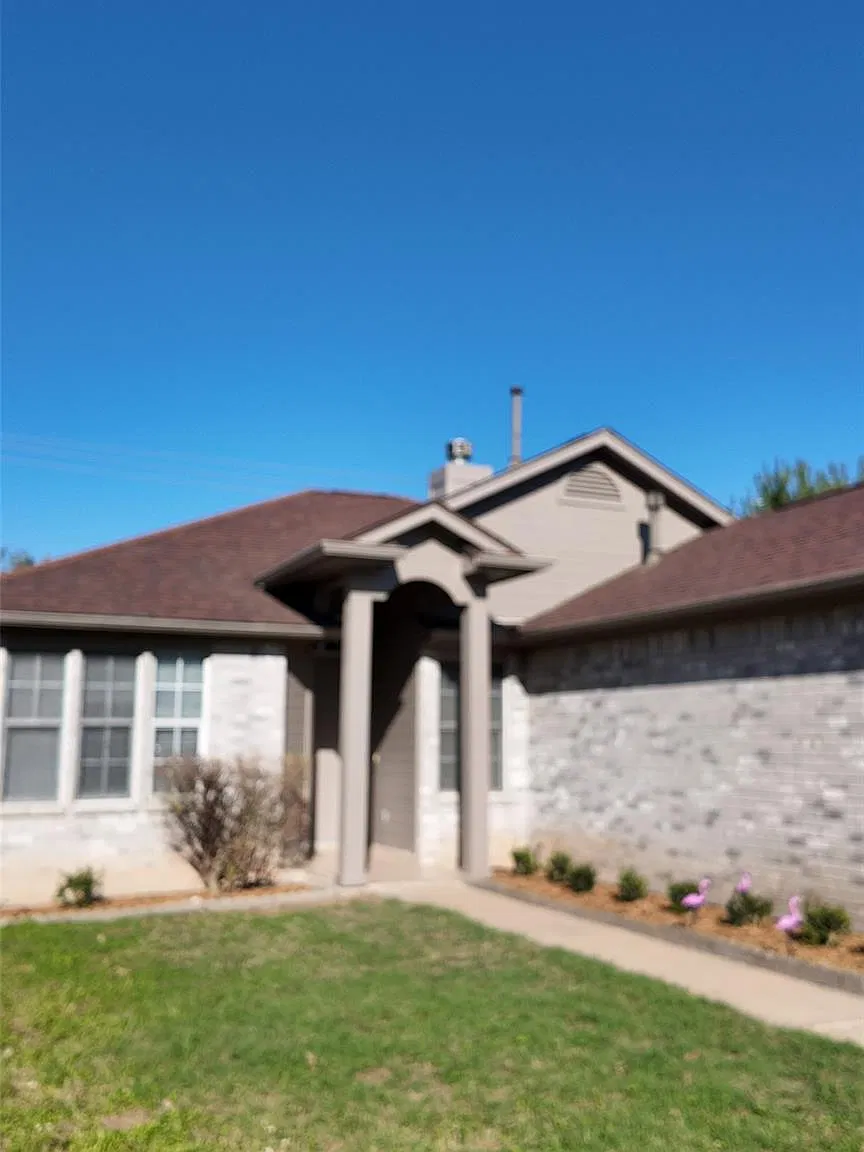 4 bed, 2.0 bath, 1421 sqft, $1,950 — Photo 2