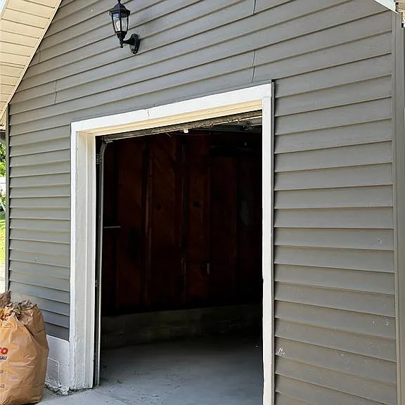 4915 Clarkston Rd — Photo 2