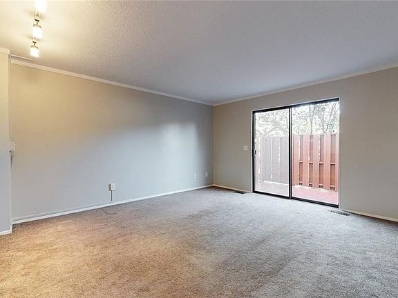 5th image of 5548 Beach Ct #2