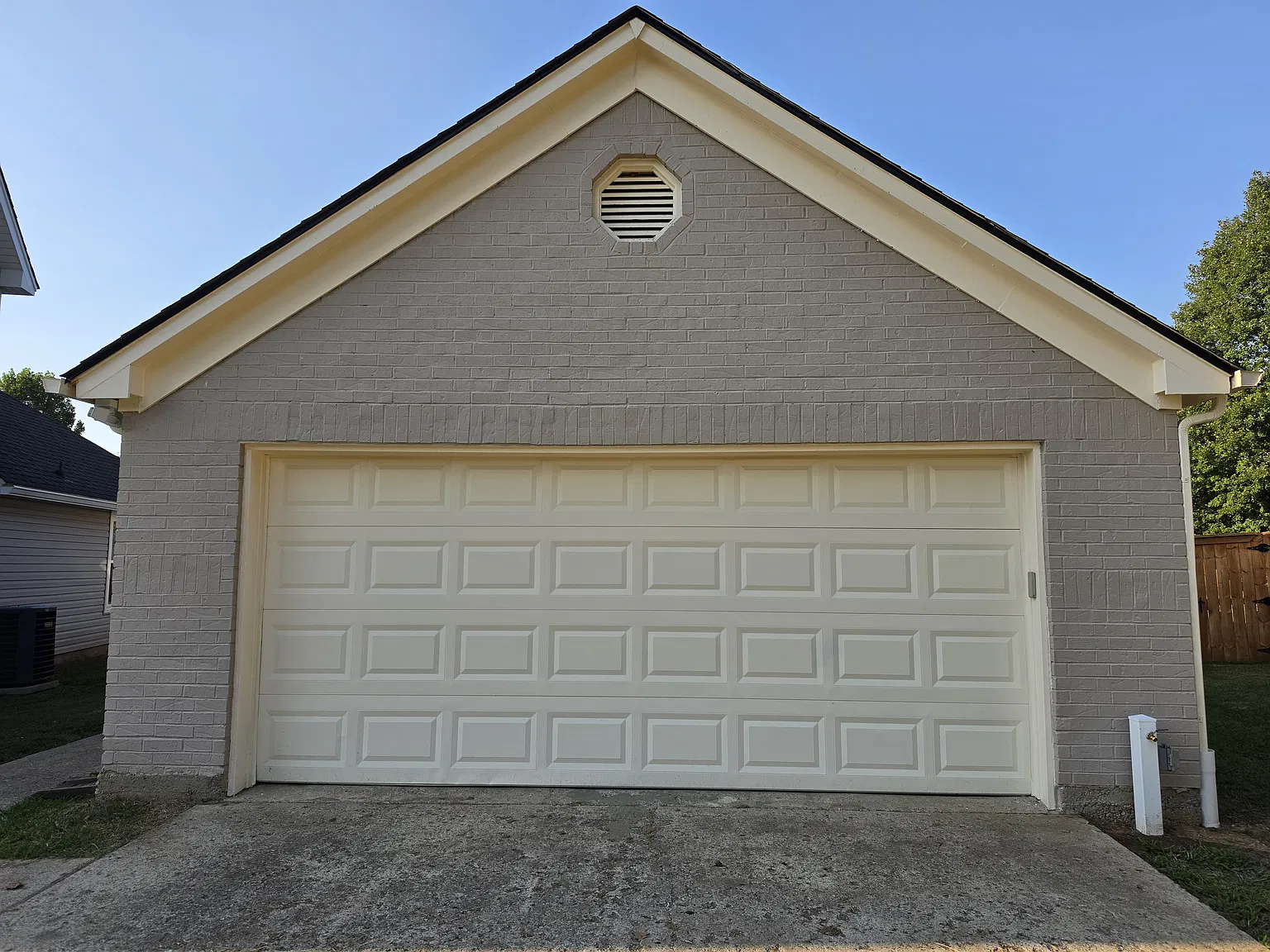 221 Steamboat Ct — Photo 2