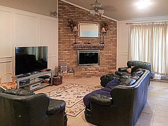 5th image of 2210 Dartmouth Dr