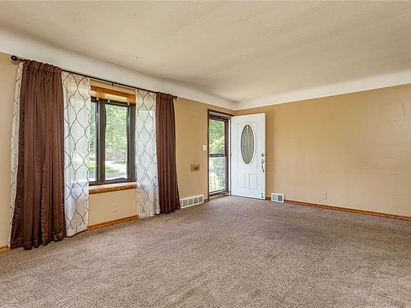 4th image of 7236 Glenn Oval Dr