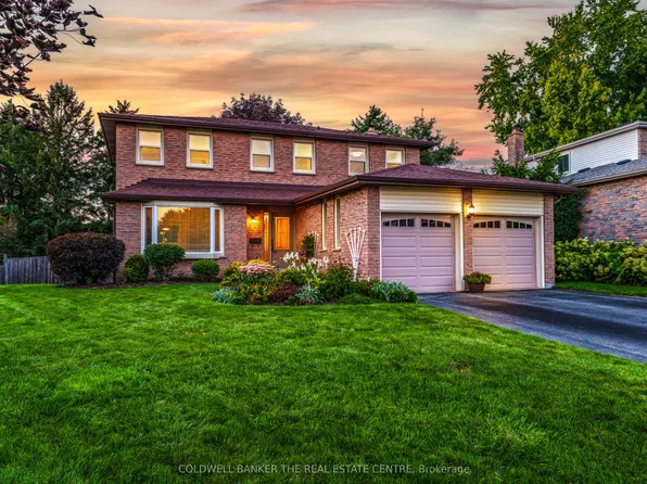 893 Arnold Cres, Newmarket, ON L3Y 2E4