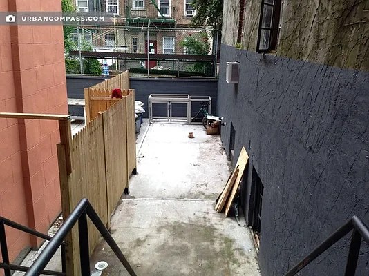 Rented by Compass | media 22