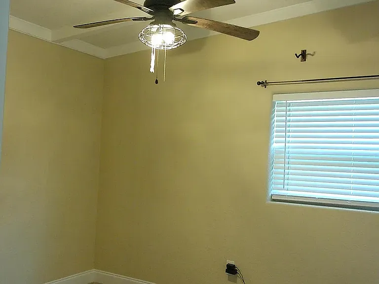 464 Judy St — Photo 27