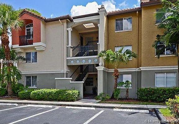 5th image of 10015 NW 46th St APT 203