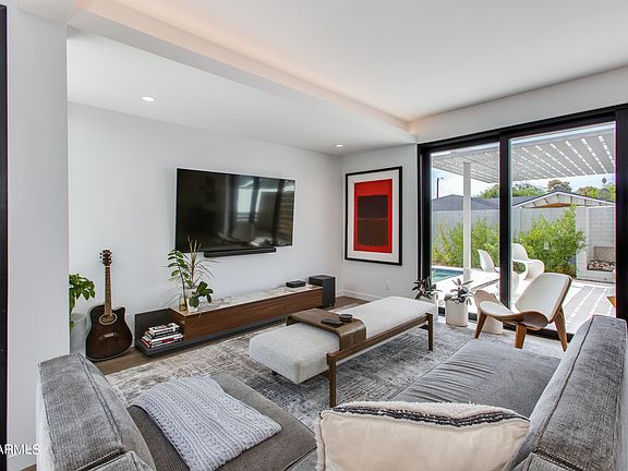 3rd image of 1337 E Pomelo Grove Lane
