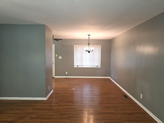 2nd image of 709 Parkside Cir