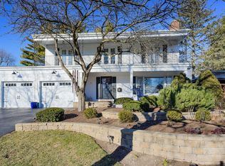 733 W Hawthorne Blvd, Wheaton, IL 60187