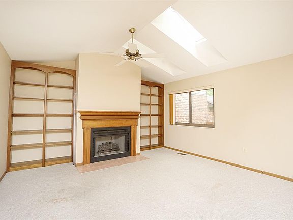 5th image of 213 Centerbury Ct