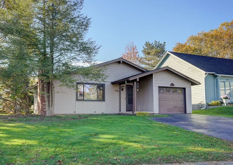 225 Countess Dr