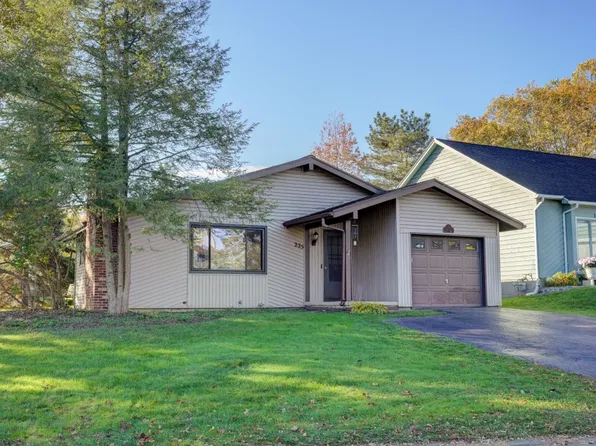 225 Countess Dr, West Henrietta, NY 14586