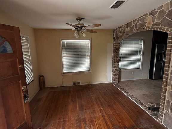 3rd image of 4809 S Ridge Ter