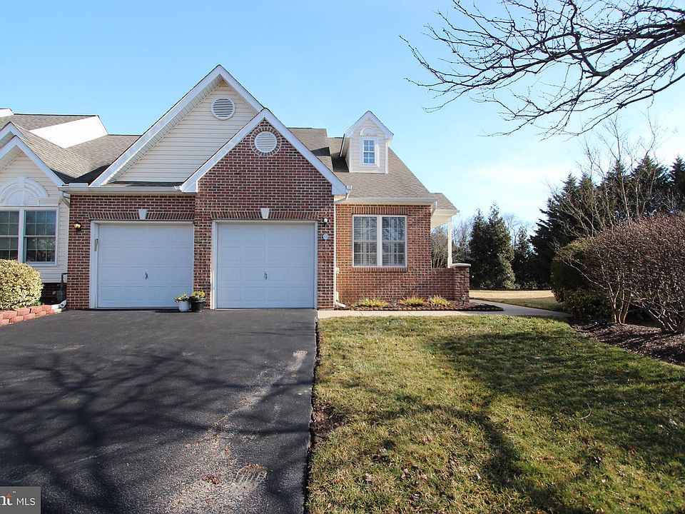 1st image of 425 E Red Lion Dr