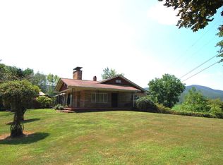 689 Pinelog Church Rd, Brasstown, NC 28902