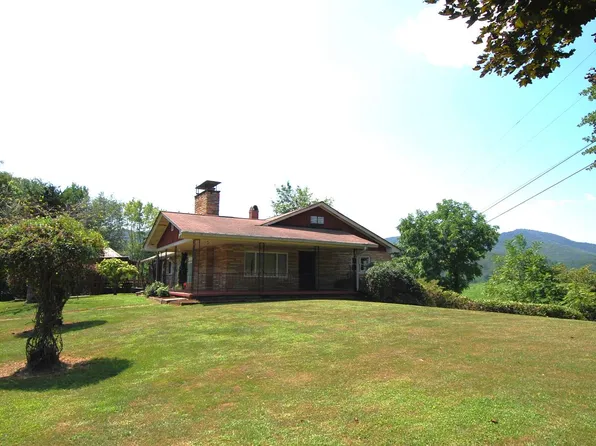 689 Pinelog Church Rd, Brasstown, NC 28902