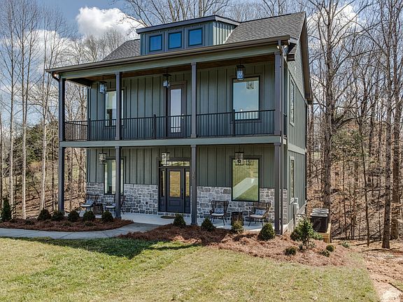2nd image of 30 White Oak Ln