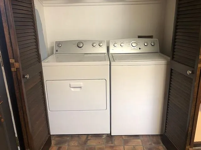 676 Hadley Dr — Photo 3