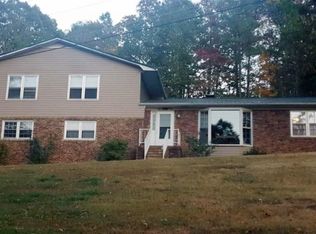 122 Earl Roberts Rd, Anniston, AL 36207