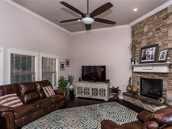 4th image of 344 Claybrook Dr