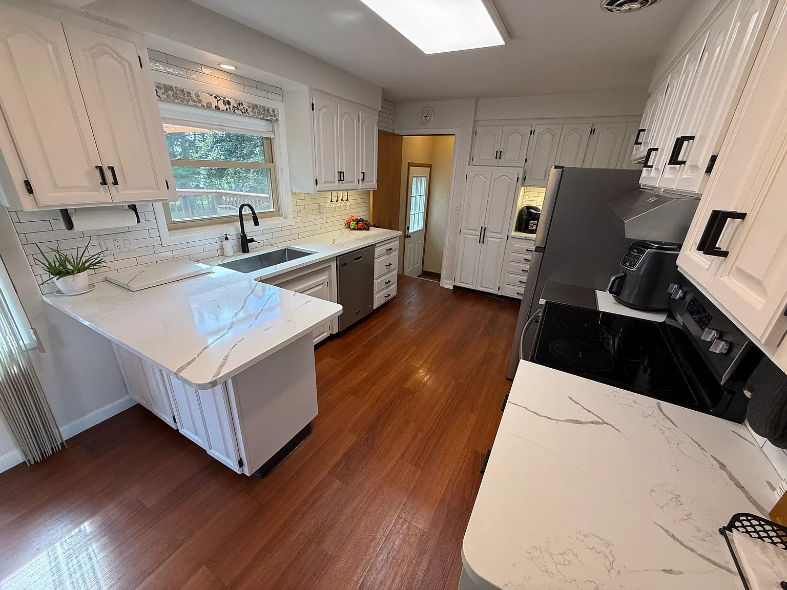 2 bed, 1.5 bath, 1150 sqft, $2,495 — Photo 2
