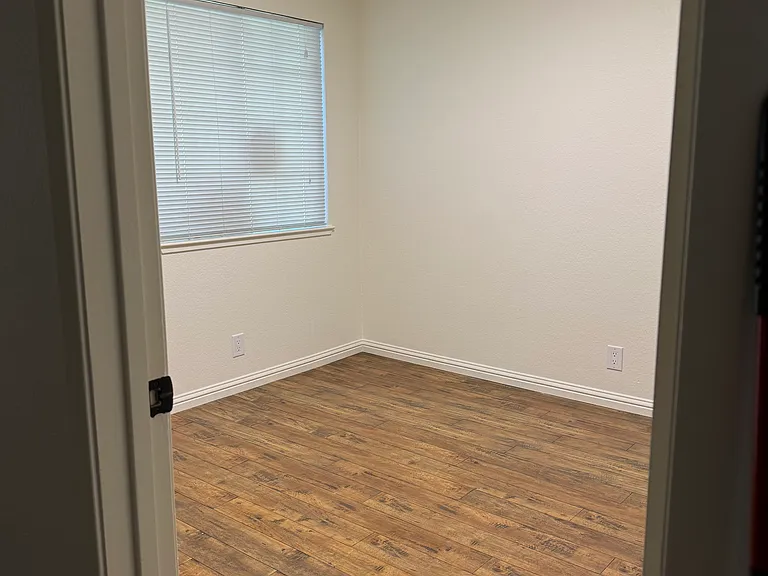 16920 Yvonne Dr — Photo 21