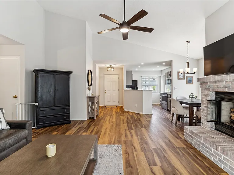 9168 W Maryland Pl — Photo 3