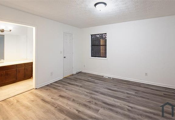 3rd image of 1926 Patterson Cir